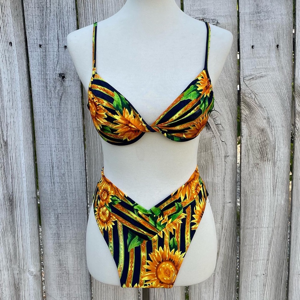 Vintage sunflower bikini - Picture 1 of 7